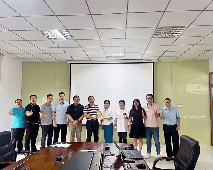 集团董事会主席亲授殊荣，，，，表扬钱柜qg777公司总司理辛总卓越向导力